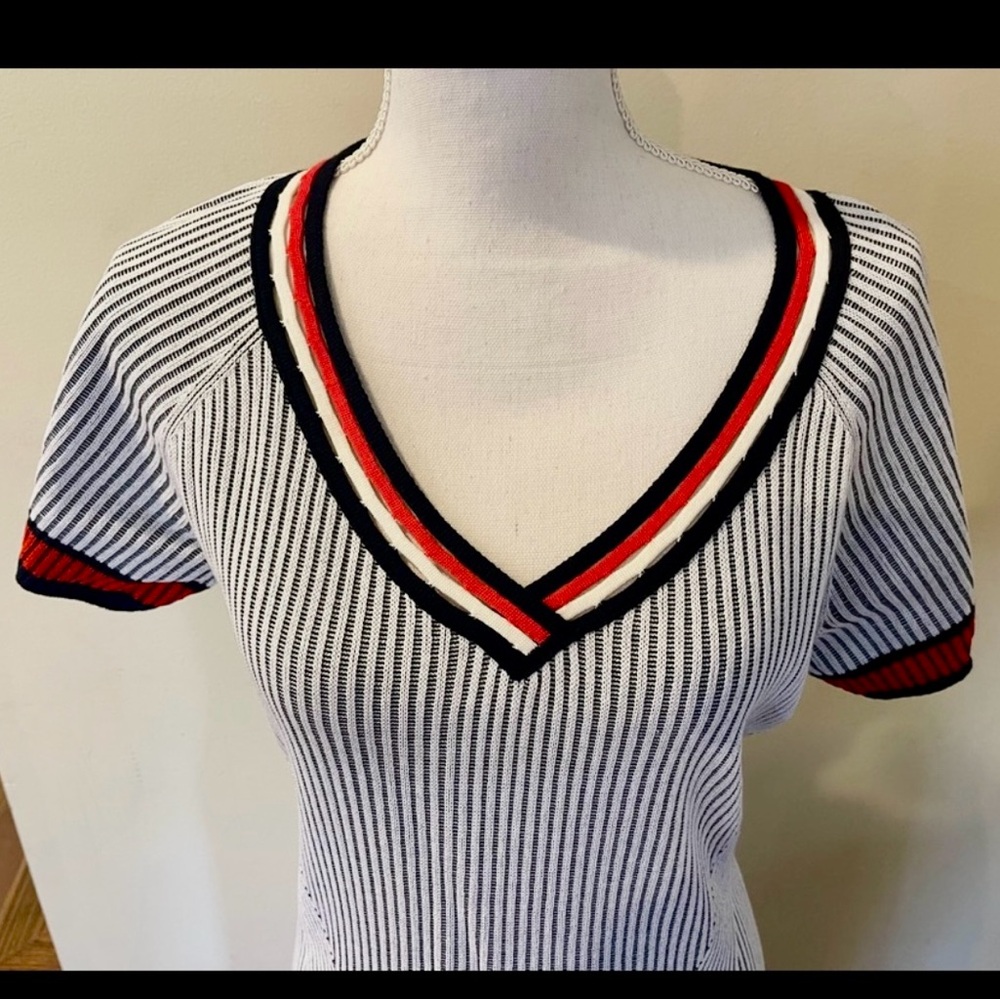 🌺🌺🌺NWT ST. JOHN Striped V-Neck Short Sleeve dress - Picture 3 of 7
